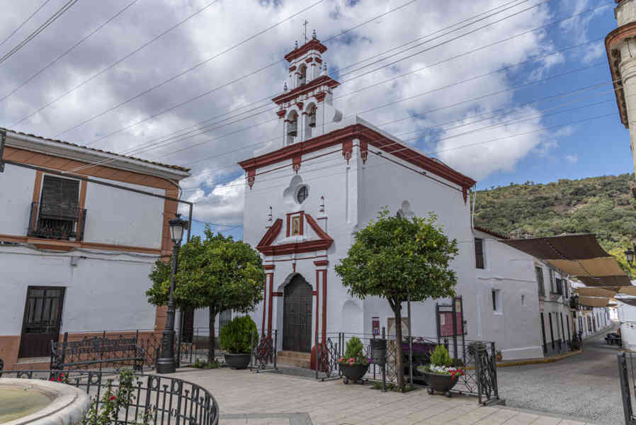 Huelva - Almonaster la Real 08 - capilla de La Trinidad.jpg